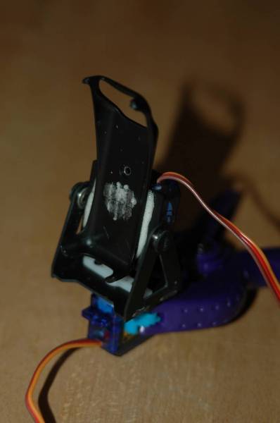 Kamerahalter mit Belizell an die Platte geklebt... Kamerahalter mit Belizell an die Platte geklebt...